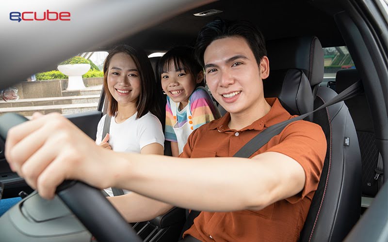 Family with kids renting a car in Singapore