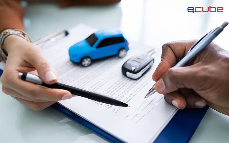 person signing a car rental agreement